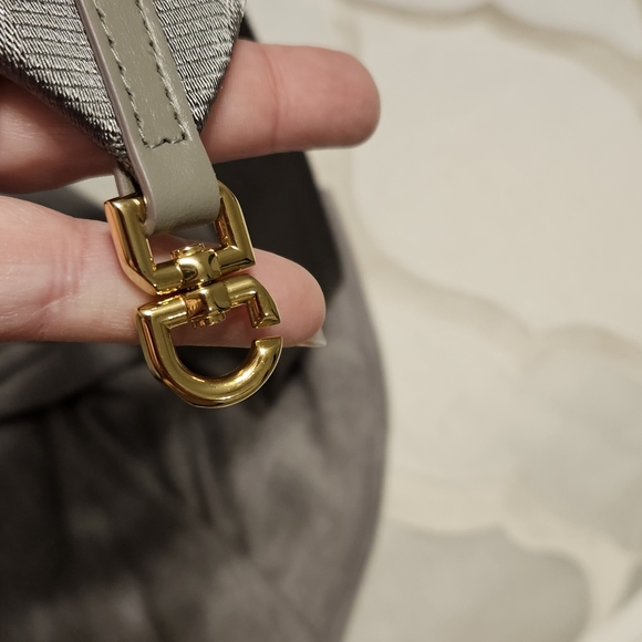 Givenchy Medium G Tote - Picture 8 of 13